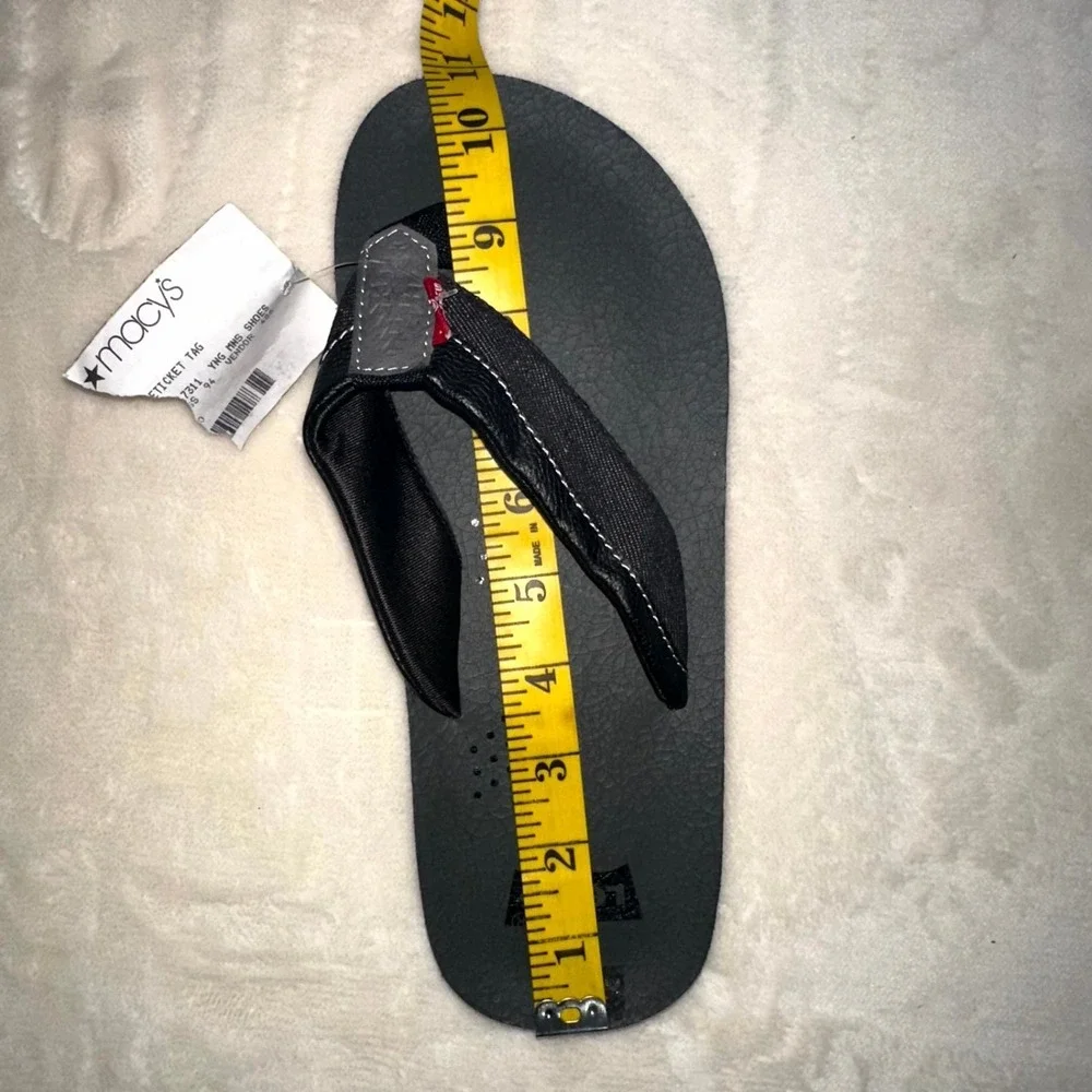 Levi's Men's Flip Flops Size 7 Black Gray Casual Thong Sandals Comfort Summer NE